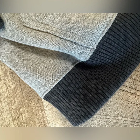 Colosseum Florida Gators grey hoodie, v-neck size XL, puffy stitched lettering - Picture 13 of 16